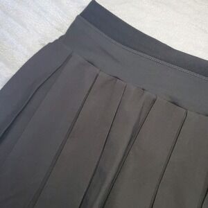 Laundry by Shelli Segal Black Pleated Athletic Skirt L Modern Preppy Athleisure